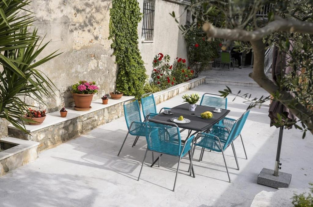 Diocletian Garden Centar Split Exterior photo